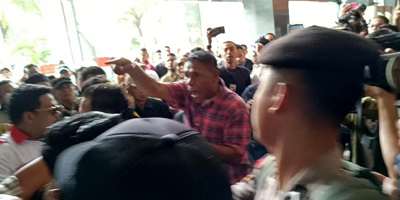 Aksi kekerasan terjadi usai sidang vonis mantan Menteri Pertanian, Syahrul Yasin Limpo di PN Jakarta Pusat