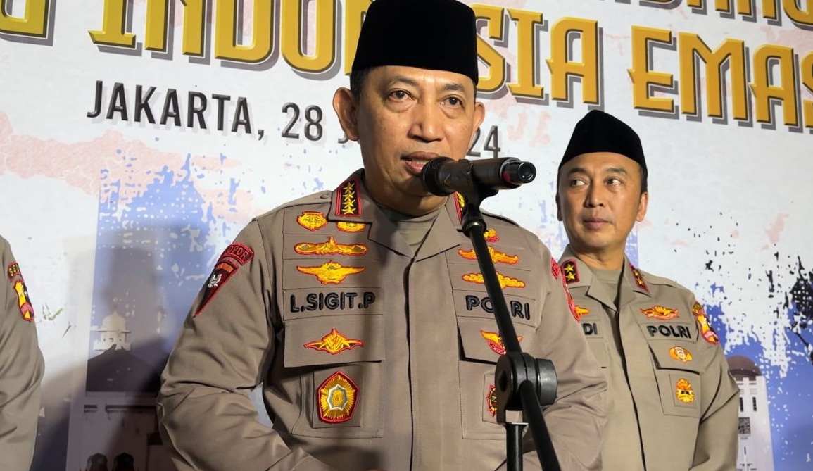 Kapolri Jenderal Pol. Listyo Sigit Prabowo saat memberikan keterangan pers usai menghadiri acara Doa Bersama Lintas Agama dalam rangka Peringatan Hari Bhayangkara Ke-78 di Lapangan Bhayangkara Mabes Polri, Jakarta, Jumat (28/6/2024). 