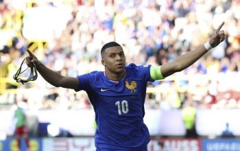 Selebrasi gol pemain Prancis, Kylian Mbappe (c) Friso Gentsch/dpa via AP