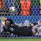 Penjaga gawang Portugal Diogo Costa saat mementahan tendangan penalti Benjamin Verbic dalam adu penalti dalam pertandingan 16 besar Euro 2024 antara Portugal dan Slovenia di Frankfurt Arena, Frankfurt am Main, pada 1 Juli 2024. (AFP/KIRILL KUDRYAVTSEV)