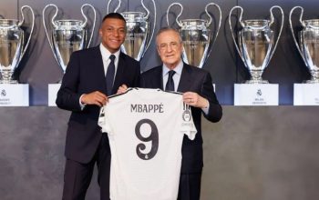 Kylian Mbappe resmi diperkenalkan sebagai pemain baru Real Madrid di Santiago Bernabeu pada Selasa (16/7/2024). (Real Madrid).