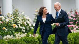 Joe Biden Mundur, Kumala Harris Hadapi Donald Trump