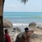 Tim Sar gabungan saat melakukan pencarian korban hilang tenggelam di pantai Kapitol Desa Karangpapak, Kecamatan Cisolok.