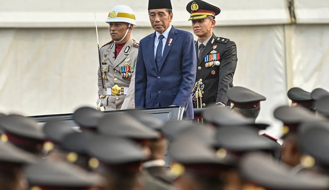President Jokowi asks police to be role model for society