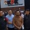 Pegawai KPK gadungan berinisial YS (baju coklat) meninggalkan Gedung Merah Putih KPK dengan dikawal petugas dari Polres Kabupaten Bogor pada Jumat dini hari (26/7/2024). (Fianda Sjofjan Rassat)