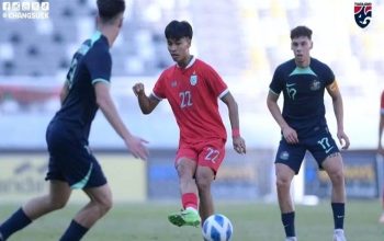 Potret duel pemain Australia dan Thailand di Semifinal Piala AFF U19 2024