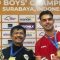 Pelatih Timnas Indonesia U-19 Indra Sjafri dan pemainnya Jens Raven berpose pada sesi jumpa pers setelah mengalahkan Thailand U-19 pada laga final dengan skor 1-0 untuk menjuarai Piala AFF U-19 atau ASEAN U-19 Boys Championsip 2024 di Stadion Gelora Bung Tomo, Surabaya, Senin (29/7/2024). ANTARA/Zaro Ezza Syachniar/pri.