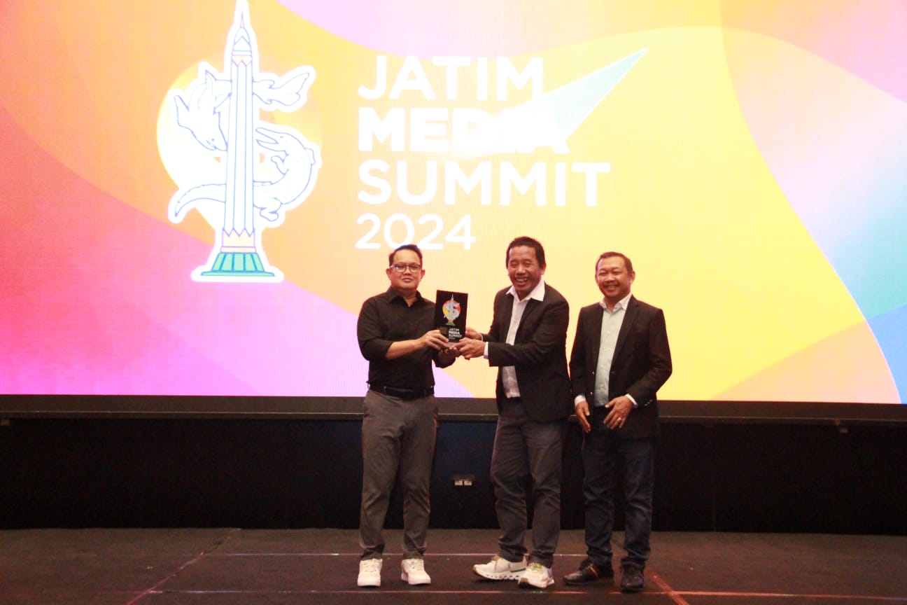 Pj. Gubernur Jawa Timur Adhy Karyono saat menghadiri Jatim Media Summit (JMS) 2024 yang diinisiasi oleh Beritajatim.com dan Suara.com di Ballroom Whiz Luxe Hotel Spazio Surabaya, Kamis (25/7/2024).