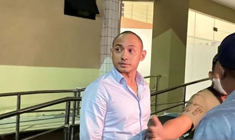 Suami BCL, Tiko Aryawardhana menjalani pemeriksaan di Polres Metro Jakarta Selatan terkait dugaan kasus penggelapan uang senilai Rp 6,9 miliar, Jakarta, Kamis (11/7). (ANTARA/Luthfia Miranda Putri)