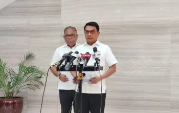 Kepala Staf Kepresidenan Jenderal Purn. Moeldoko memberikan keterangan pers di Gedung Bina Graha, Kantor Staf Presiden RI, Jakarta, Senin (22/7/2024). (Mentari Dwi Gayati)