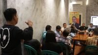 Dialog sejumlah komunitas pendukung Ridwan Kamil di Taman Sari, Jakarta Barat, Rabu (24/07/2024).