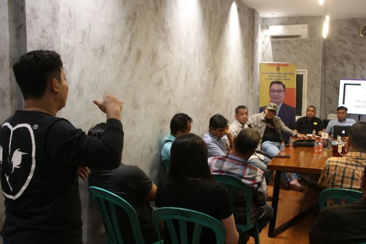 Dialog sejumlah komunitas pendukung Ridwan Kamil di Taman Sari, Jakarta Barat, Rabu (24/07/2024).