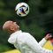 Pelatih kepala Portugal Roberto Martinez bermain dengan bola selama sesi latihan MD-1 di base camp tim di Harsewinkel pada Kamis (4/7/2024), selama kejuaraan sepak bola UEFA Euro 2024. (AFP/Patricia De Melo Moreira)