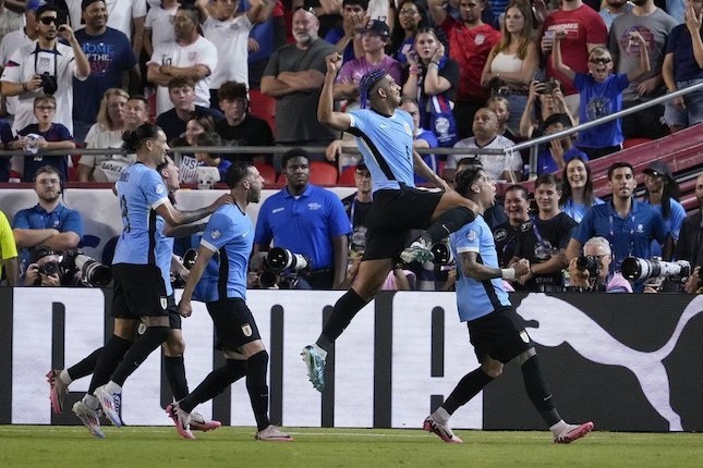 Selebrasi pemain-pemain Uruguay (c) AP Photo/Ed Zurga