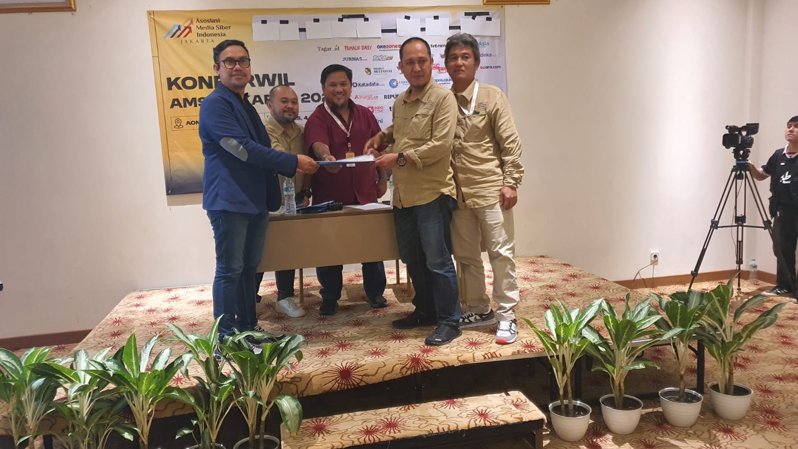 Pasangan Fathan Qorib dari hukumonline.com dan Rusman dari jurnas.com memimpin Asosiasi Media Siber Indonesia (AMSI) Jakarta untuk periode 2024-2028.