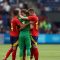 Para pemain Timnas Spanyol U-23 merayakan keberhasilannya memenangkan pertandingan atas Timnas Uzbekistan U-23 dengan skor 2-1 pada laga Grup B Olimpiade Paris 2024 di Stadion Parc des Princes, Paris, Rabu (24/7/2024). (AFP/FRANCK FIFE)