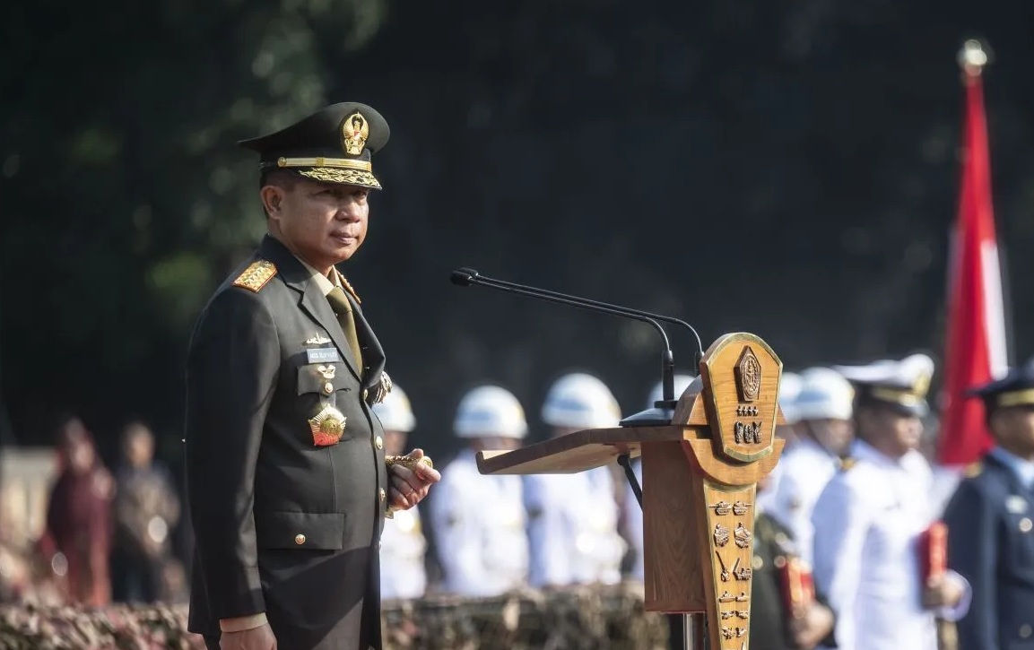 Panglima TNI Jenderal TNI Agus Subiyanto memimpin upacara Prasetya Perwira Prajurit Karier TNI Tahun Anggaran 2024 di Mabes TNI, Cilangkap, Jakarta, Senin (22/7/2024). 