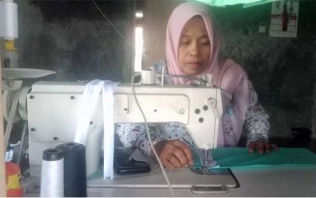 Dewi pemilik Konveksi Fuji Collection