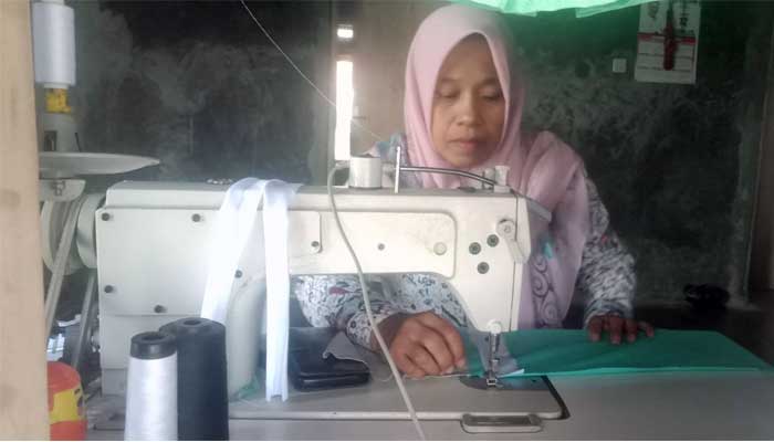 Dewi pemilik Konveksi Fuji Collection