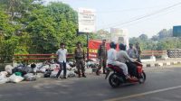 Tim Patroli Forkopimcam Simpenan Sukabumi Temukan Tumpukan Sampah di Jalan Jembatan Bagbagan, Ini Yang Dilakukan