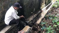 Pemkec Gunungguruh Sukabumi Pelototi Proyek Drainase Desa Cibolang Yang Rusak Usai Satu Pekan Pembangunan