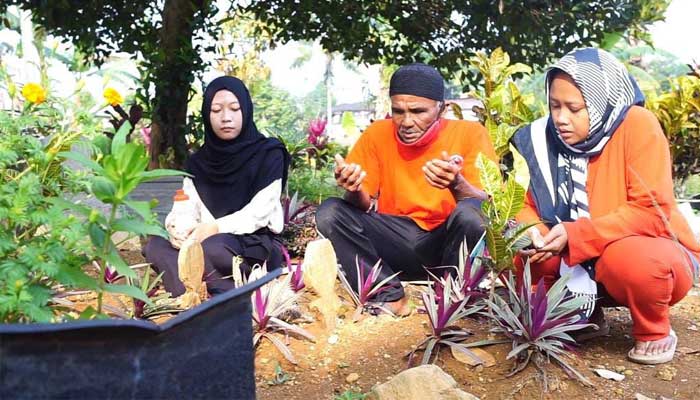 Keluarga ini Sera Afrianti