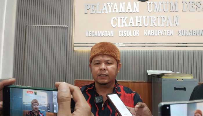 Kepala desa Cikahuripan