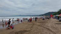 Wisata Pantai Kabupaten Sukabumi Diserbu Wisatawan, Masuki Libur 1 Muharram 1446 H