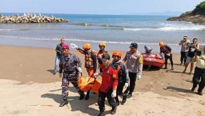 Tim Sar Gabungan Sukabumi Berhasil Temukan Jasad Korban Hilang Tenggelam di pantai Kapitol Cisolok