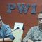 Ketua Umum PWI Hendry Ch Bangun (kiri), dan Ketua Dewan Kehormatan PWI Sasongko Tedjo seusai menghadiri Rapat Pleno yang dihadiri Pengurus PWI, Dewan Kehormatan, Dewan Penasehat dan Dewan Pakar di Kantor PWI, Jakarta, Kamis (27/6/2024). (PWI/aa).