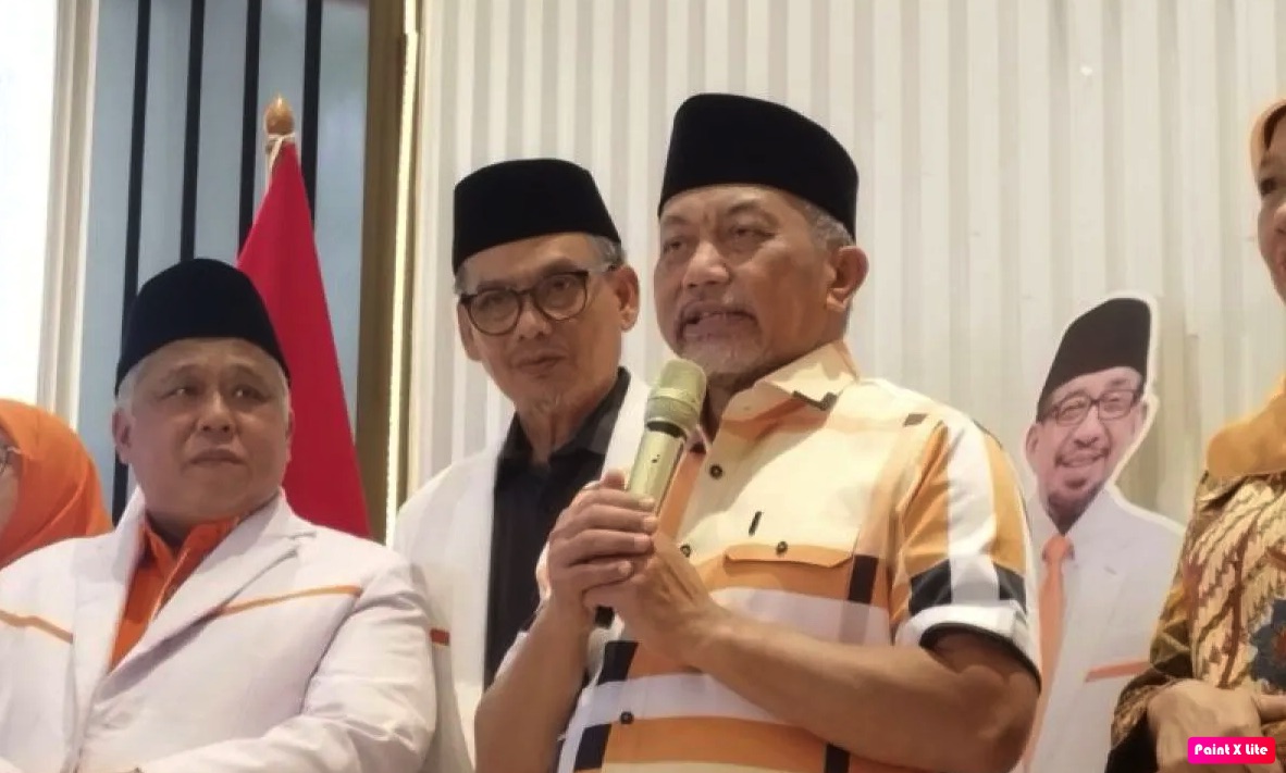 Presiden PKS Ahmad Syaikhu saat konferensi pers di Kantor DPP PKS, Jakarta, Kamis (18/7/2024). (Bagus Ahmad Rizaldi)
