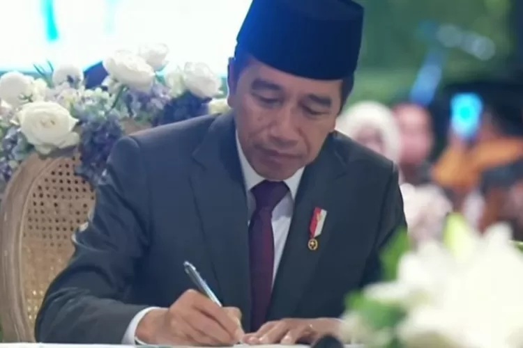 Presiden Jokowi Ikut Jadi Saksi di Pernikahan Thariq Halilintar dan Aaliyah Massaid. Prosesi akad nikah pernikahan Thariq Halilintar dan Aaliyah Massaid