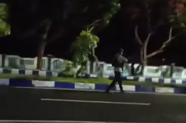 Insiden Bentrokan Polisi vs Brimob di Tual Maluku. (Tangkapan Layar X.com/Aryprasetyo85)