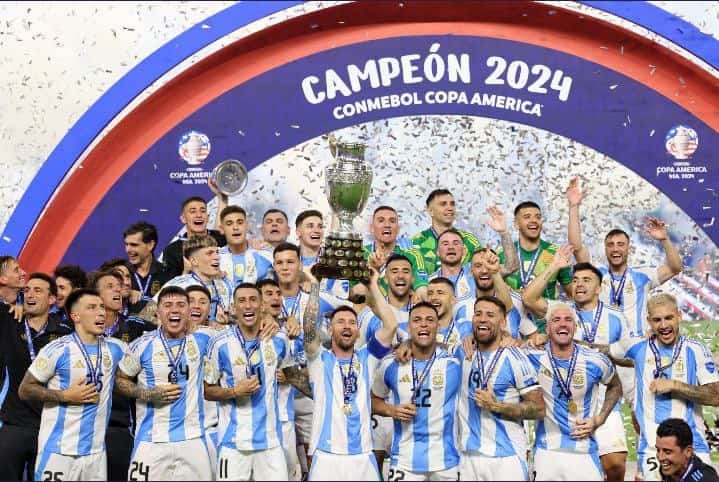 Argentina keluar sebagai juara Copa America 2024 Amerika Serikat setelah mereka mengalahkan Kolombia dengan skor 1-0 pada babak tambahan waktu (112') melalui gol Lautaro Martinez