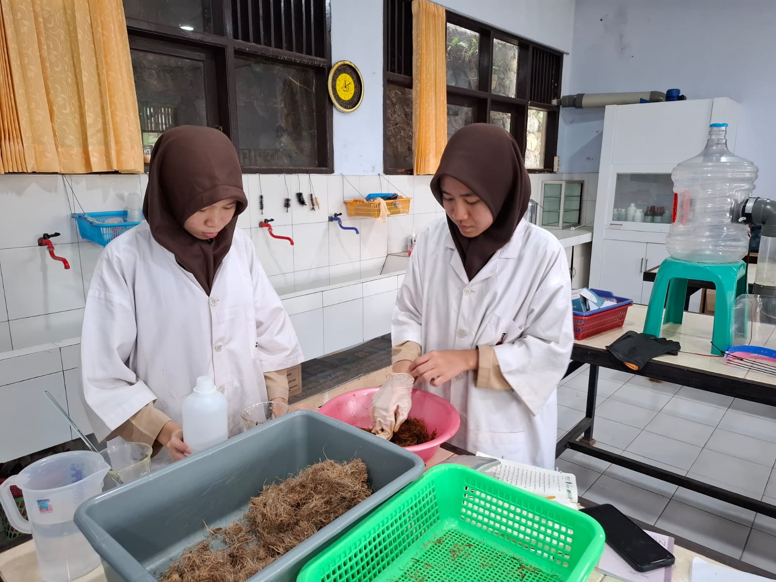 Tim Madrasah Aliyah Negeri (MAN) 1 Kota Sukabumi kembali mencatat prestasi gemilang di ajang Madrasah Young Researchers Supercamp (MYRES) Nasional 2024.