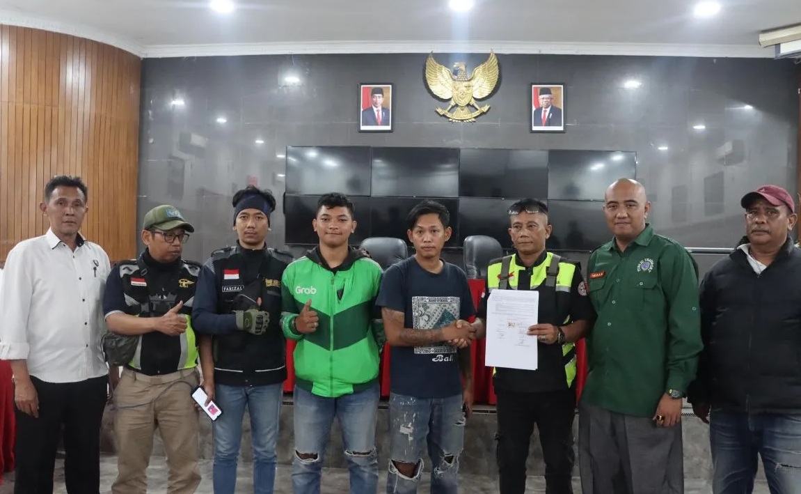 Perwakilan sopir angkot dan transportasi daring sepakat islah di depan jajaran Polres Sukabumi Kota pada Selasa (20/8/2024)
