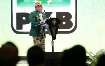 Muhaimin Iskandar alias Cak Imin kembali memimpin Partai Kebangkitan Bangsa (PKB) 5 tahun ke depan. Cak Imin terpilih secara aklamasi oleh seluruh peserta Muktamar.