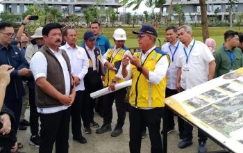 Menko Polhukam Hadi Tjahjanto (kiri) mengungkapkan bahwa IKN merupakan proyek asli bangsa Indonesia dan dilakukan secara bertahap dan berkelanjutan. (Edy Pramana/JawaPos.com)