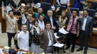 Meski Dikritik, Hari Ini DPR Tetap Akan Sahkan RUU Pilkada, Kawal!