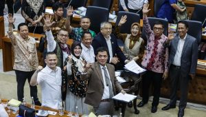 Meski Dikritik, Hari Ini DPR Tetap Akan Sahkan RUU Pilkada, Kawal!