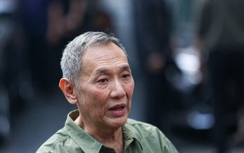 Pengusaha Jusuf Hamka memberikan keterangan pers usai menemui mantan Menko Polhukam Mahfud MD di Jakarta, Sabtu (13/7/2024). (MIFTAHUL HAYAT/JAWA POS)