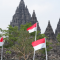 potret bendera Merah Putih yang tengah dikibarkan di Candi Prambanan.--Unsplash