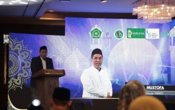 Wakil Ketua Umum PBNU Zulfa Mustofa saat menjadi pembicara kunci dalam Silaturahim Nasional Pokja Majelis Taklim. (PBNU)