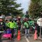 RICUH: Sejumlah sopir angkot trayek 08 jurusan Cisaat-Kota Sukabumi saat memanas dan ricuh di Halaman Balai Kota Sukabumi, Selasa (20/8).(FT: BAMBANG/RADARSUKABUMI)
