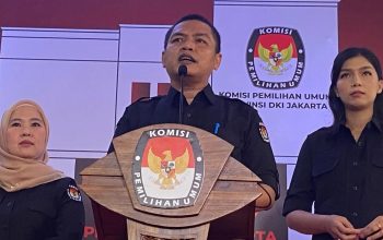 Ketua KPU DKI Wahyu Dinata dalam konferensi pers, Jakarta, Rabu (28/8/2024). (Luthfia Miranda Putri)