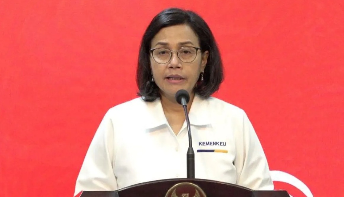 Menteri Keuangan Sri Mulyani Indrawati memberikan keterangan pers di Kantor Presiden Jakarta, Senin (5/8/2024). ANTARA/Mentari Dwi Gayati/pri.