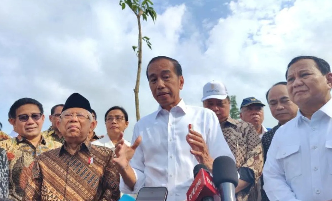 Presiden Joko Widodo (Jokowi) memberi keterangan pers di Ibu Kota Nusantara, Kalimantan Timur (Kaltim), Senin (12/8/2024). (Mentari Dwi Gayati)