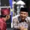 Penjabat (Pj) Gubernur Jawa Barat Bey Machmudin saat menjadi wali nikah pada gelaran nikah massal di Gedung Sate, Kota Bandung, Jawa Barat, Sabtu (24/8/2024). (Rubby Jovan)