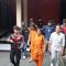 Personel Polres Sukabumi Kota saat menggiring empat tersangka kasus penganiayaan hingga korban meninggal dunia untuk ditampilkan ke umum saat konferensi pers Kamis (8/8/2024).