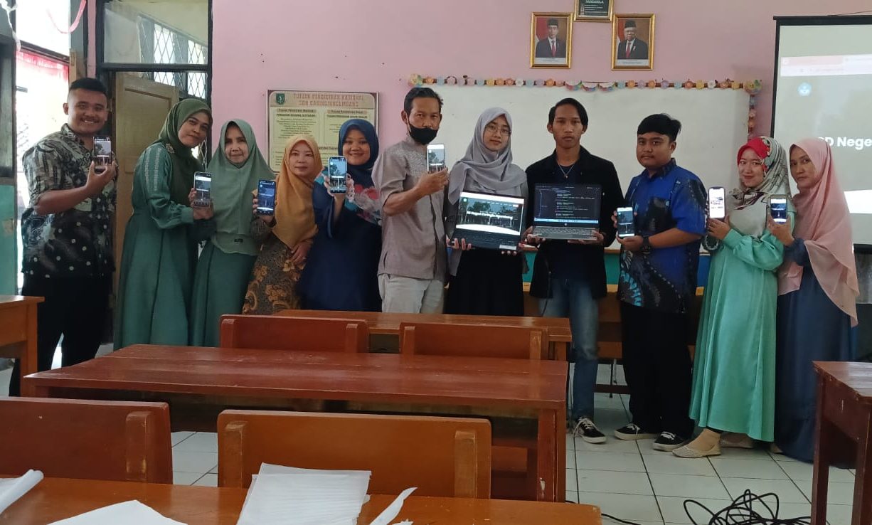 Dua mahasiswa Universitas Muhammadiyah Sukabumi (UMMI) membuat Aplikasi Web Pencatatan Keuangan di SDN Caringin Ngumbang Kecamatan Warudoyong Kota Sukabumi.